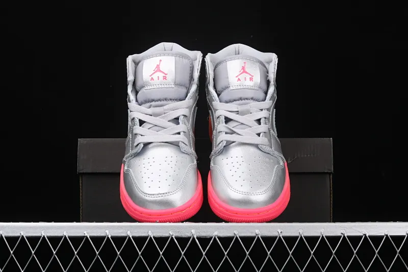 All categories Air Jordan Jordan series basketball shoes Air Jordan 1 Mid Air Jordan 1 Mid SE AJ1 Joe 1 silver powder patent leather mid-top basketball shoes 555112-006